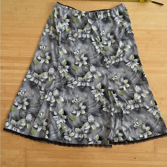 Y2K Floral Print Gray Skirt - Picture 3 of 5